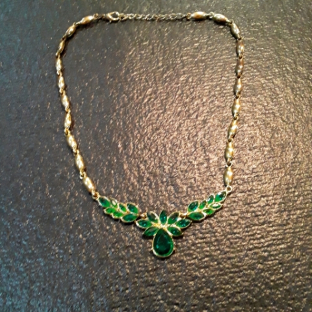 Vintage gold tone austrian crystal necklace